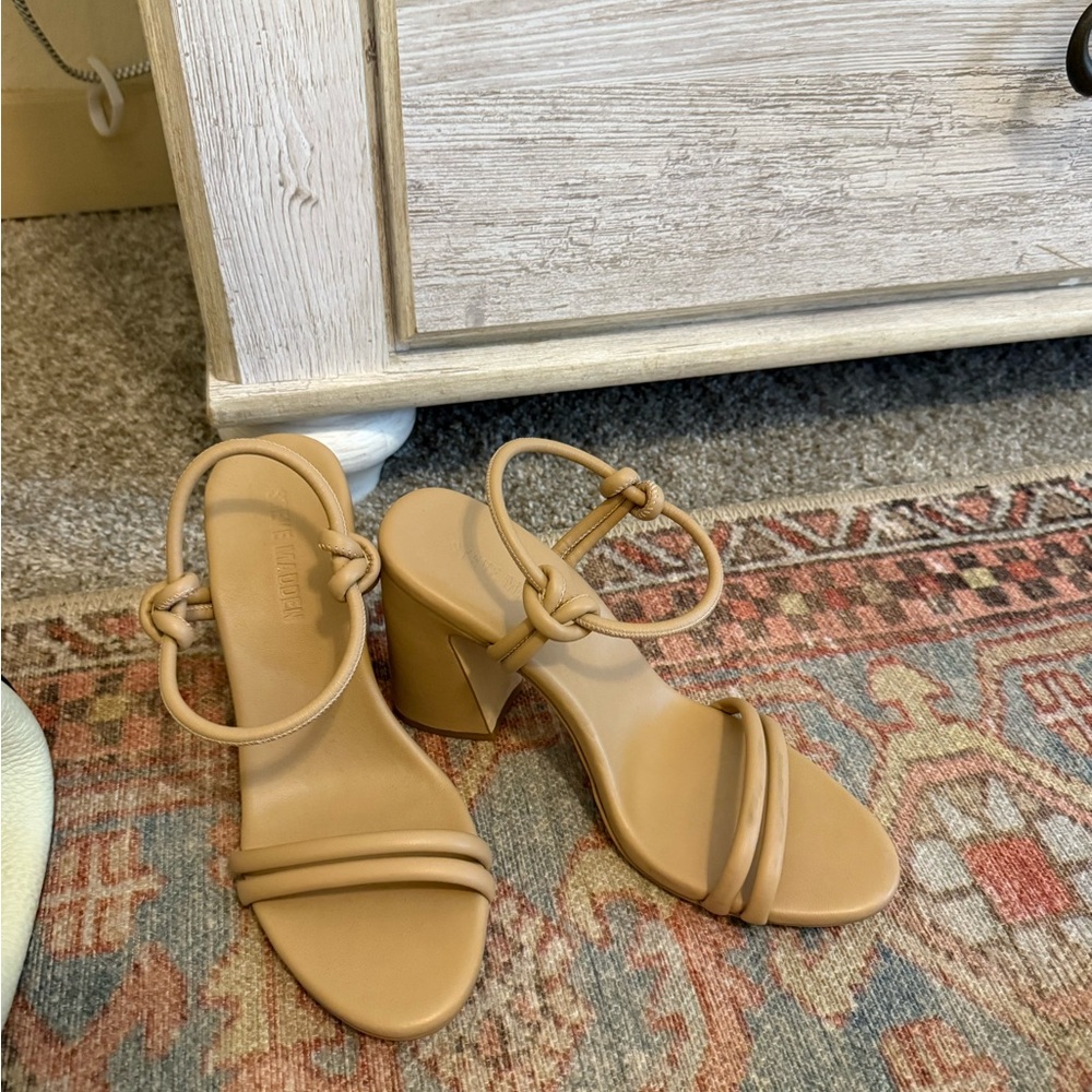 Steve Madden nude heels